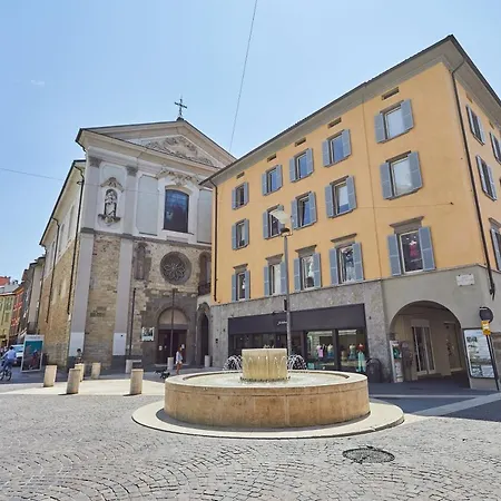 Luxury Design Loft - Piazza Pontida 베르가모